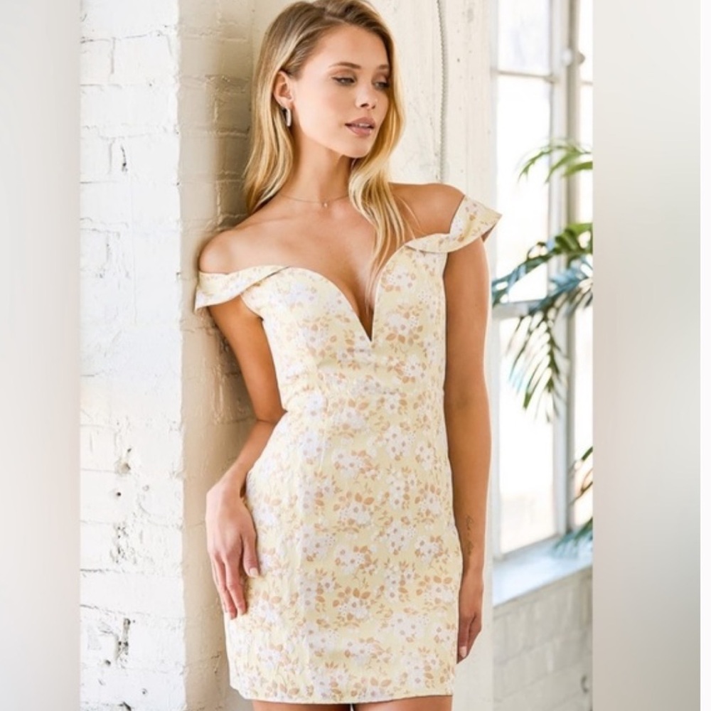 🎉Lulus “Favorite Song” yellow floral jacquard off shoulder mini dress S NWT